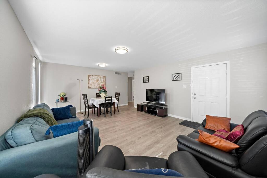 Cozy, Dedicated Workspace, Fast Wi-Fi Apartment Хьюстон Экстерьер фото