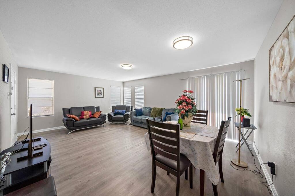 Cozy, Dedicated Workspace, Fast Wi-Fi Apartment Хьюстон Экстерьер фото